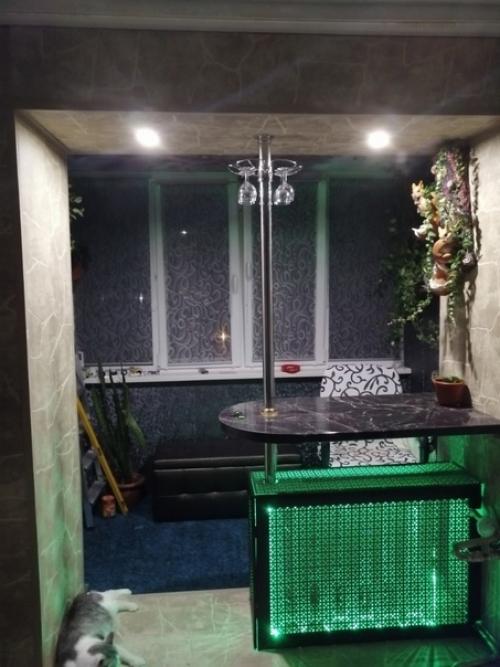 Таким образом мы кухню с балконом объединили.