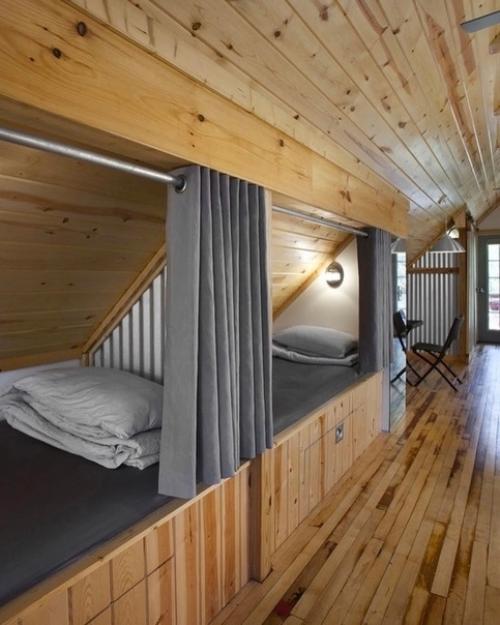 Мы представляем несколько практичных идей для организации помещения на мансардном этаже. 09