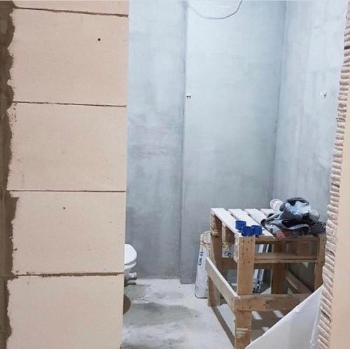 Такой вот вариант нашего мини санузла. 06