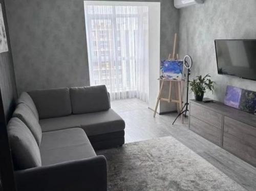 Весь ремонт в квартире был выполнен моим мужем за 14 месяцев. 02