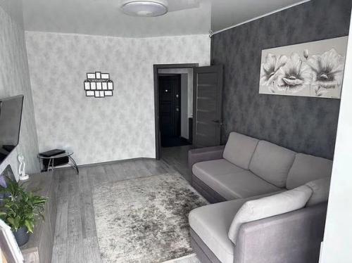 Весь ремонт в квартире был выполнен моим мужем за 14 месяцев. 03