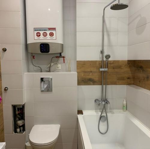 Такой вот вариант нашего мини санузла. 03