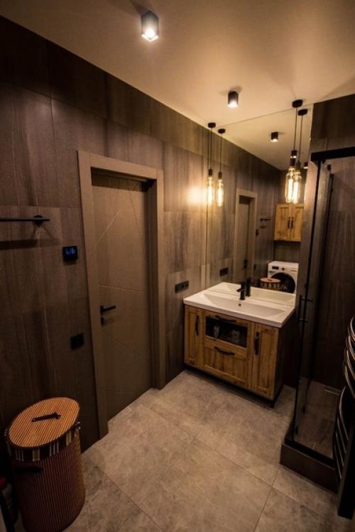 Напару с товарищем за неделю сделали ремонт в ванной. 02