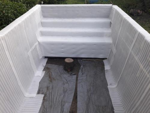 Вот, летом запилили себе бассейн на даче. 03