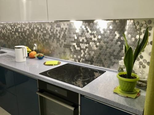 Моя просторная кухня столовая.