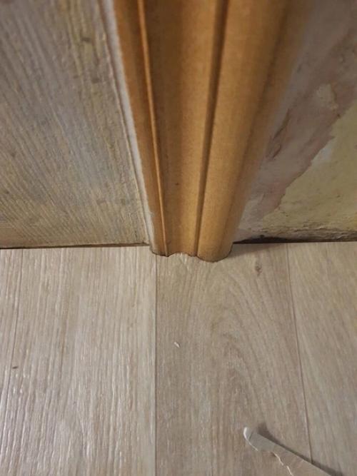 Весьма полезный инструмент в хозяйстве для подгона ламината к неровной поверхности. 03