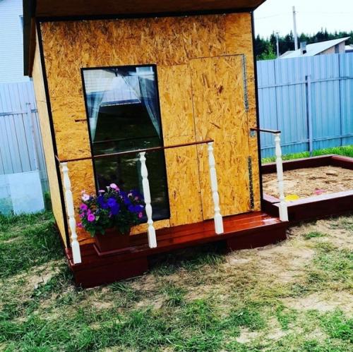 Решили сделать детям небольшой игровой домик на территории.
