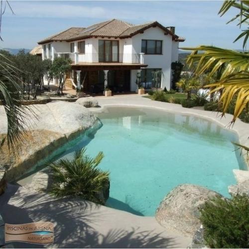 Зачем нам собственно все эти Мальдивы, когда их можно устроить у себя на участке. 03