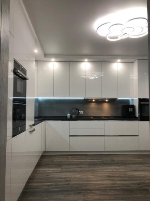 Недавно завершили ремонт своей кухни. 01