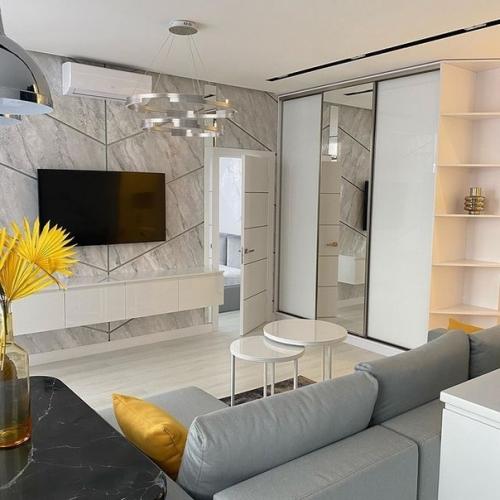 Были озавершены ремонтные работы в двухкомнатной квартире площадью 55 квадратных метров. 03