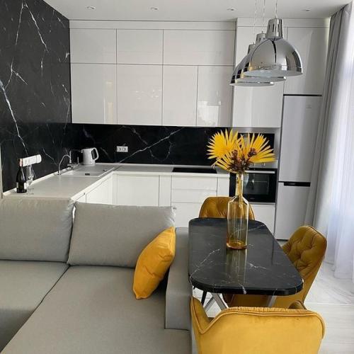 Были озавершены ремонтные работы в двухкомнатной квартире площадью 55 квадратных метров. 01