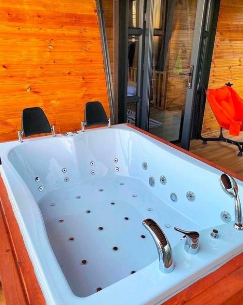 Какой маленький, но очень уютный домик на природе, с шикарно видом. 06