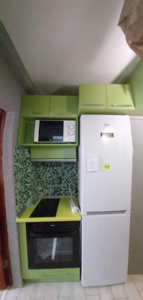 Многие говорят, какие у них маленькие кухни, как они еле-еле что то там умещают. 02