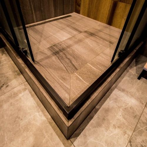 Напару с товарищем за неделю сделали ремонт в ванной. 01