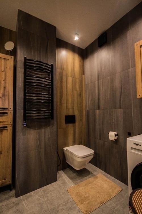 Напару с товарищем за неделю сделали ремонт в ванной. 05