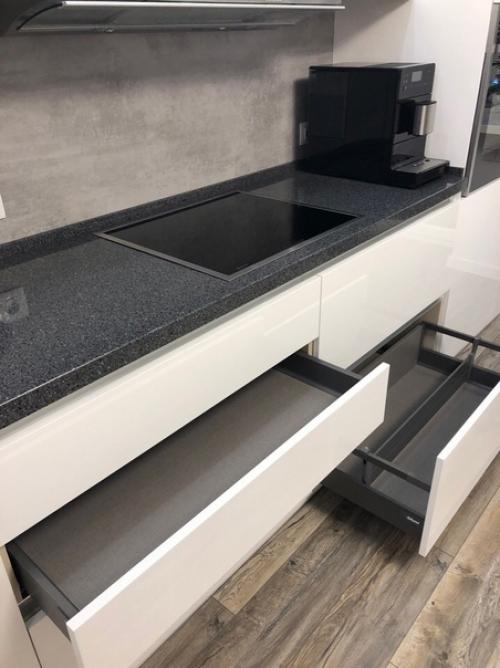 Недавно завершили ремонт своей кухни. 02