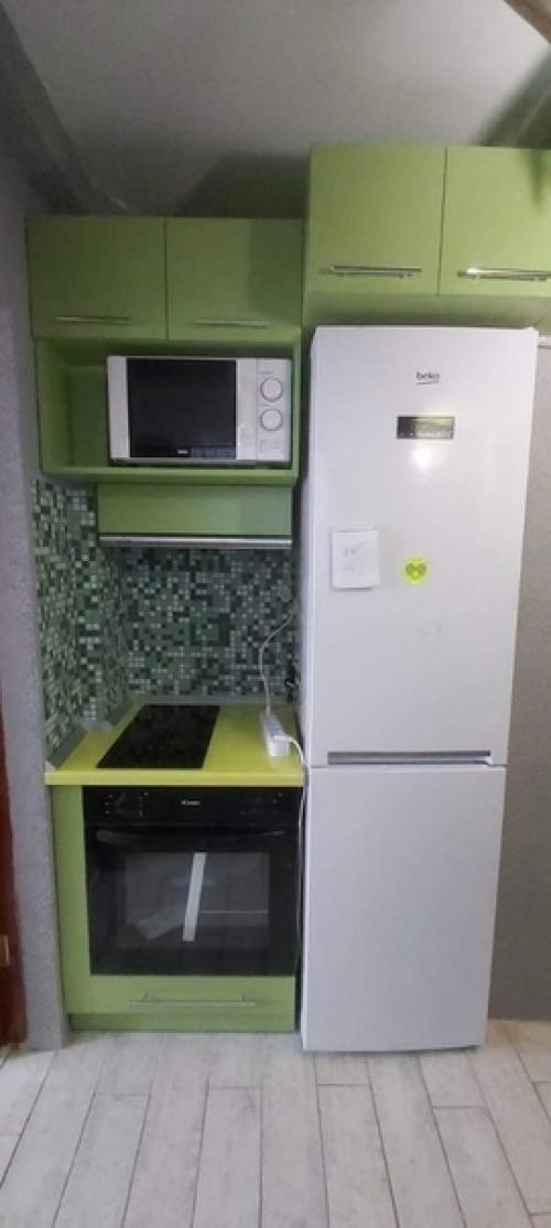 Многие говорят, какие у них маленькие кухни, как они еле-еле что то там умещают. 04