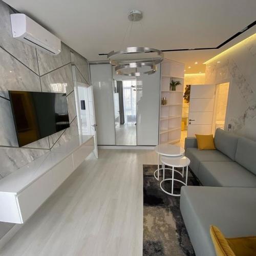 Были озавершены ремонтные работы в двухкомнатной квартире площадью 55 квадратных метров. 08