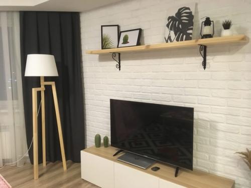 Хочу вам показать не сколько ремонт в моей квартире, а торшер, который я самостоятельно смастерил за выходные. 01