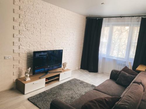 Сделала ремонт в своём зале площадью 18 квадратов. 04