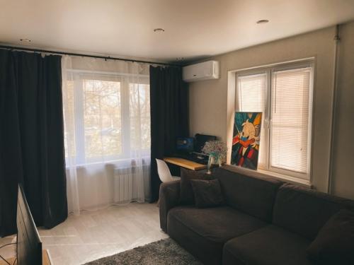 Сделала ремонт в своём зале площадью 18 квадратов. 03