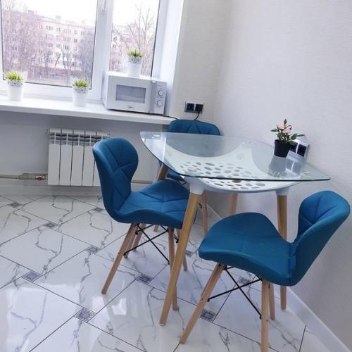 Великолепная кухня в синем цвете, белый с синим просто прекрасно сочетаются. 02