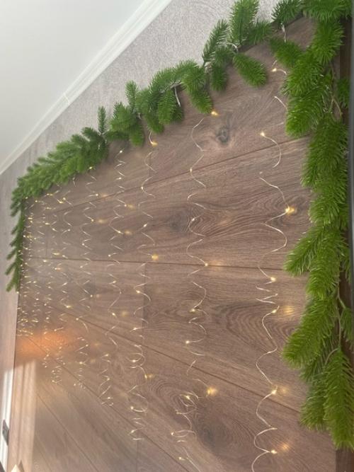 Вот такая милая и нежная спальная комната, уже подготовленная к новому году. 02