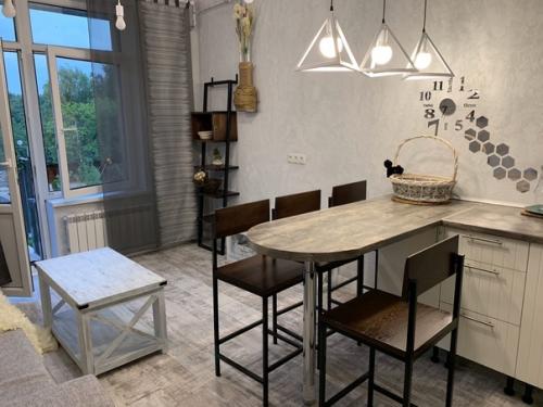 Moя cepaя и yнылaя квapтиpа. 03