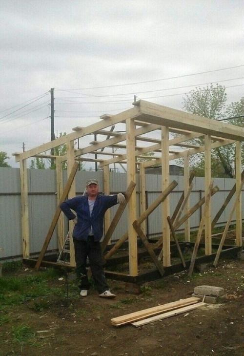 Весной муж такую беседку построил.