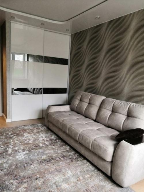 Вот такой ремонт мы сделали в нашей гостиной комнате, идею подсмотрели в интернете. 02