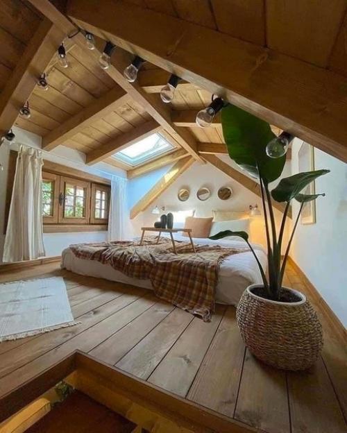 Небольшой.  Но какая красивый и уютный домик за городом. 01