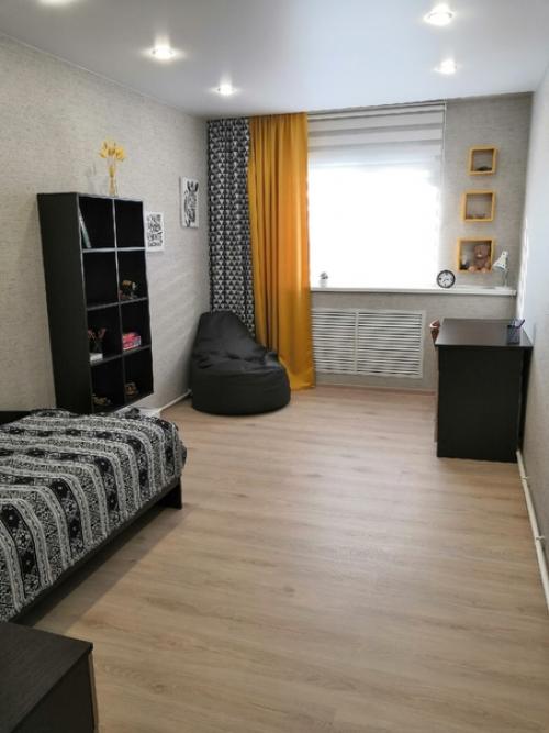 Сделали ремонт в комнате сына подростка, ещё мы хотим добавить телевизор, пока не придумали куда. 02