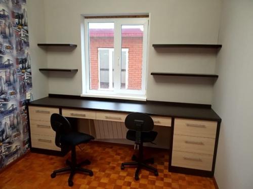 Увидели, что сейчас модно делать рабочий стол в зоне окна. 02