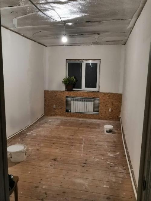 Сделали ремонт в комнате сына подростка, ещё мы хотим добавить телевизор, пока не придумали куда. 01