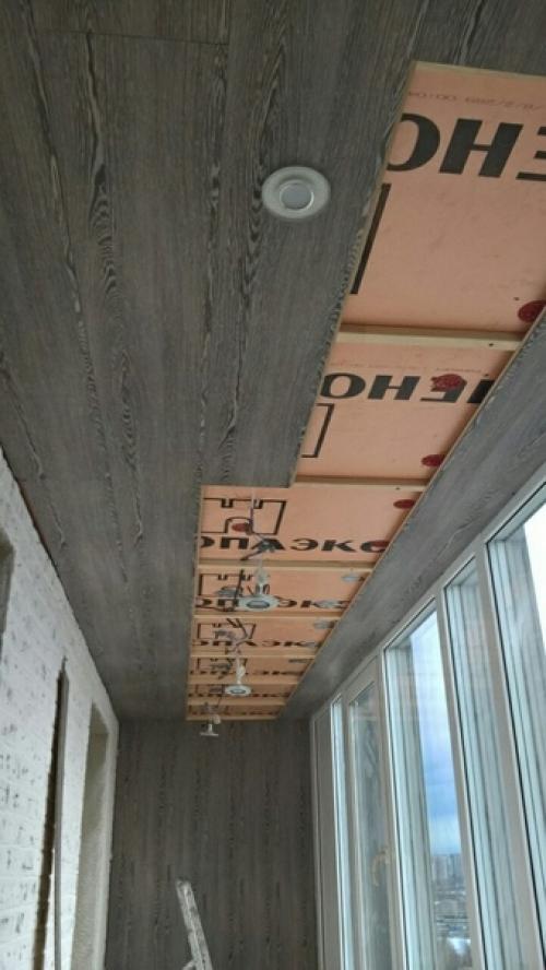 Настала зима и мы решили, что пора бы и утеплить балкончик. 03