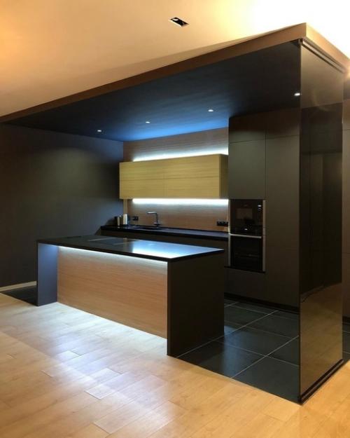 А это мы себе сделали супер современную кухню в своем доме.