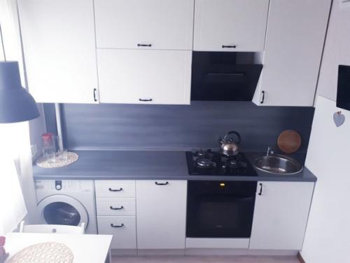 А это моя кухня площадью в 6 метров квадратных.