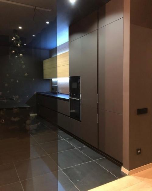 А это мы себе сделали супер современную кухню в своем доме. 03