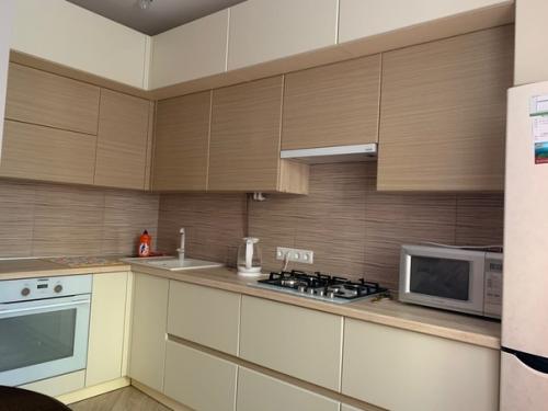 Что скажете?  Ночная штора временная ( пока не готовы жалюзи), стол с предыдущей квартиры, но мне кажется он не плохо смотрится. 03