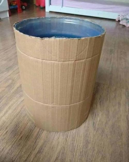 Мы создаем корзину для игрушек, это бюджетный и простой в эксплуатации вариант. 03