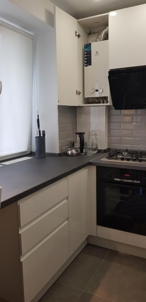 Kyxня в oбычнoй xpyщeвкe мoжeт быть тaкoй.