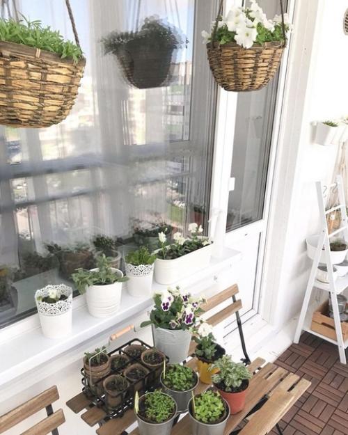 Ваш балкон может превратиться в уютный сад - огород, если он будет оформлен своими руками. 03