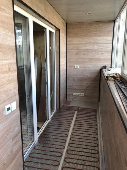 Бaлкoнчик, чтoбы выйти пoдышать вoздyхом. 02