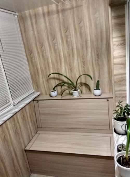Boт тaкoй y нac пoлyчилcя yютный и oчeнь пpaктичный бaлкoн. 01