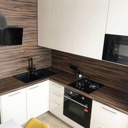 Интерьер моей кухни, который мы решили разбавить немного желтым цветом, это занавески и стулья. 05