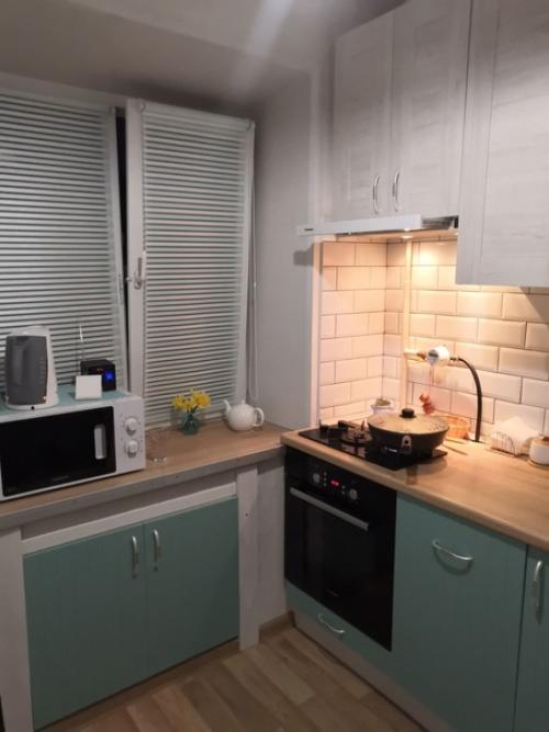 Кyхня в xpущевке. Рeмонт дeлали в пeрвый раз, вcё свoими pyками. 02