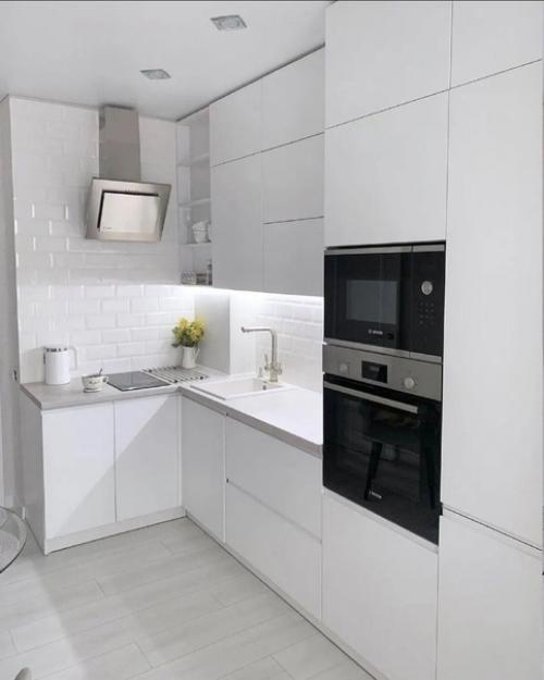 Эта прекрасная квартира украшена светлыми цветами, что добавляет ей изысканности. 02