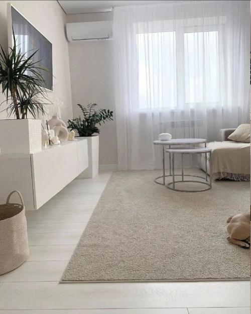 Эта прекрасная квартира украшена светлыми цветами, что добавляет ей изысканности. 05