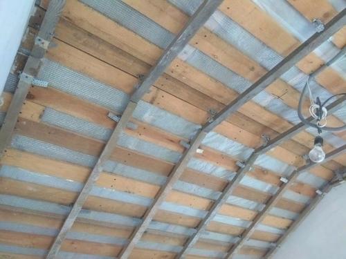 Хочу продемонстрировать наш опыт установки ламината на стене и потолке.