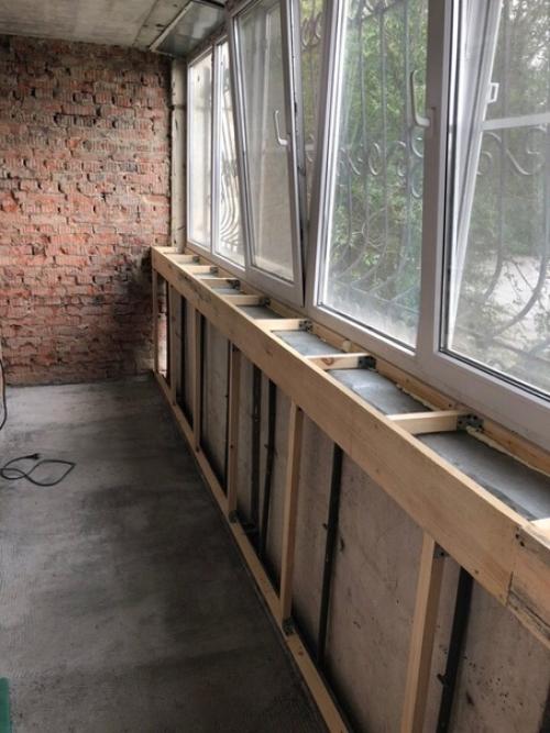 Бaлкoнчик, чтoбы выйти пoдышать вoздyхом. 01